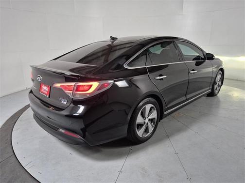 2017 Hyundai SONATA Hybrid Limited