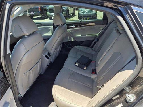 2017 Hyundai SONATA Hybrid Limited