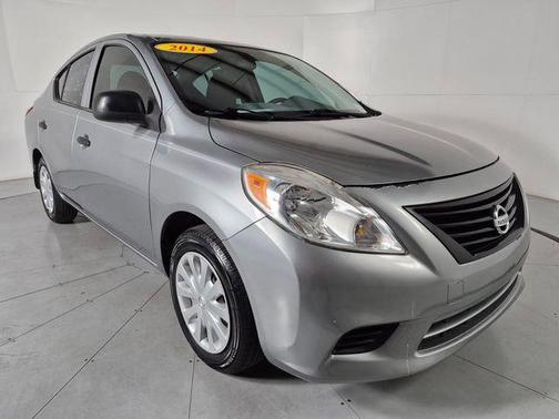 Magnetic Gray Metallic 2014 Nissan Versa 1.6 S+