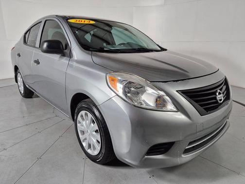 Magnetic Gray Metallic 2014 Nissan Versa 1.6 S+