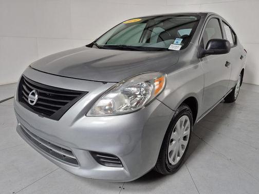 Magnetic Gray Metallic 2014 Nissan Versa 1.6 S+
