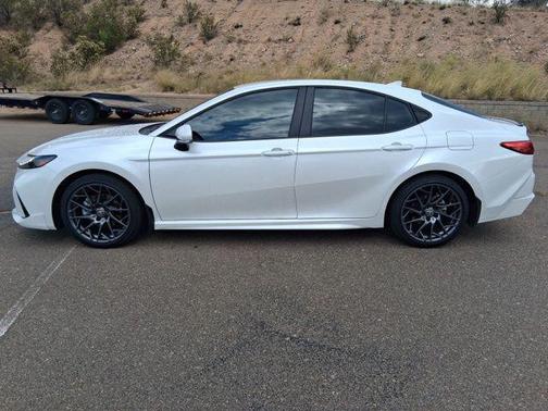 Wind Chill Pearl 2026 Toyota Camry XSE