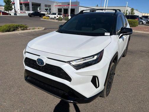 Wind Chill Pearl/Midnight Black Metallic 2023 Toyota RAV4 Hybrid SE