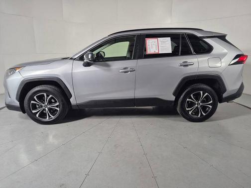 Silver Sky Metallic 2020 Toyota RAV4 LE