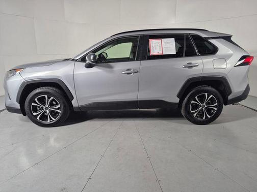 Silver Sky Metallic 2020 Toyota RAV4 LE