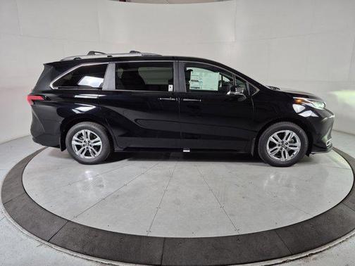 2025 Toyota Sienna Limited 7-Passenger