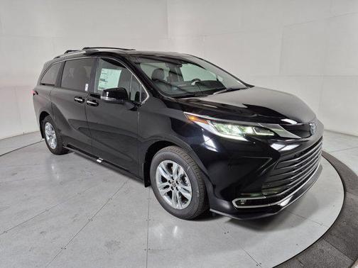 2025 Toyota Sienna Limited 7-Passenger