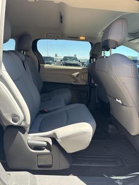 2022 Toyota Sienna XLE 8 Passenger