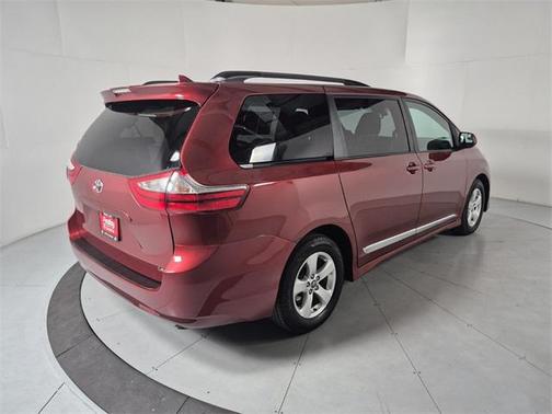 2018 Toyota Sienna LE