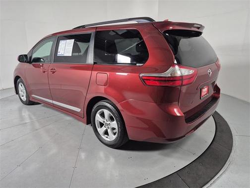 2018 Toyota Sienna LE