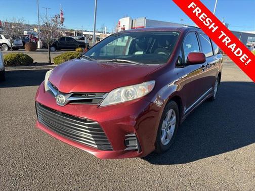2018 Toyota Sienna LE