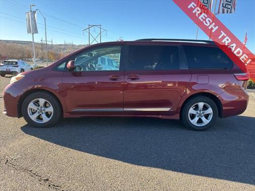 2018 Toyota Sienna LE