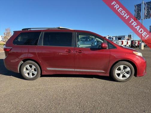 2018 Toyota Sienna LE