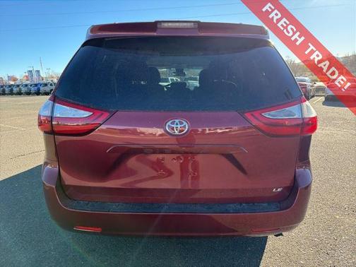2018 Toyota Sienna LE