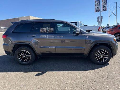 Granite Crystal Metallic Clearcoat 2018 Jeep Grand Cherokee Trailhawk