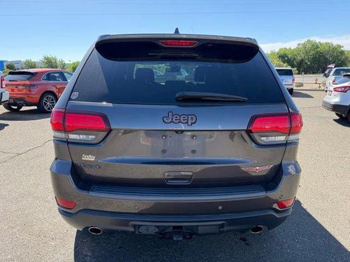 Granite Crystal Metallic Clearcoat 2018 Jeep Grand Cherokee Trailhawk