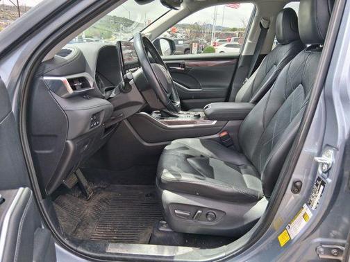 Moon Dust 2021 Toyota Highlander Platinum