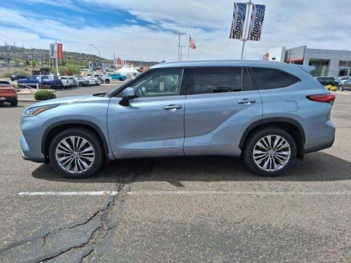 Moon Dust 2021 Toyota Highlander Platinum