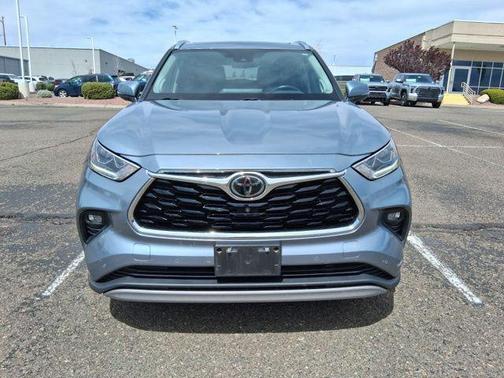 Moon Dust 2021 Toyota Highlander Platinum