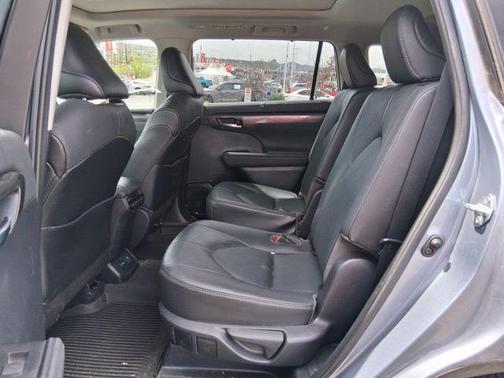 Moon Dust 2021 Toyota Highlander Platinum