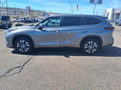 2025 Toyota Highlander XLE