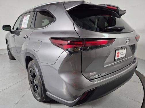 Heavy Metal 2025 Toyota Highlander XLE