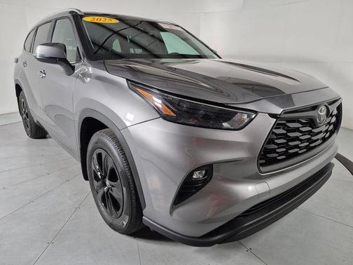 Heavy Metal 2025 Toyota Highlander XLE