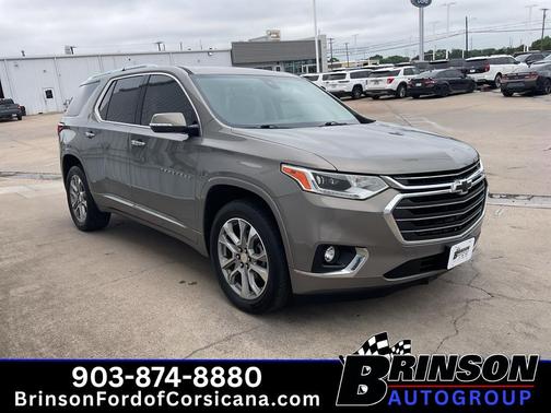 Pepperdust Metallic 2019 Chevrolet Traverse Premier