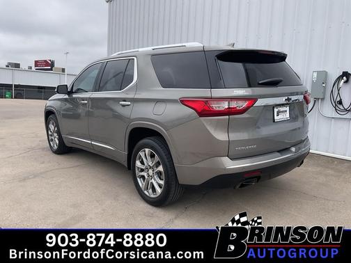 Pepperdust Metallic 2019 Chevrolet Traverse Premier