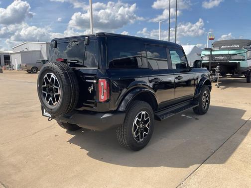 Shadow Black 2026 Ford Bronco Outer Banks