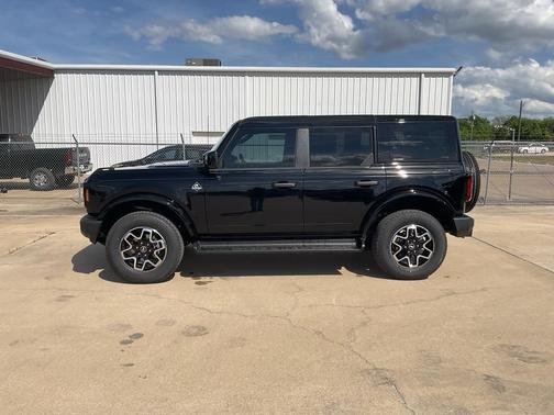 Shadow Black 2026 Ford Bronco Outer Banks