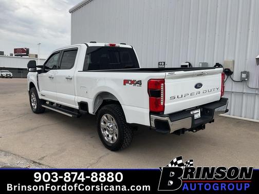Oxford White 2025 Ford F-250 Lariat