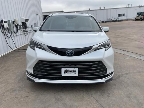 2024 Toyota Sienna Platinum 7 Passenger