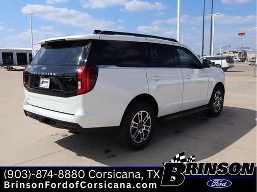 Star White 2026 Ford Expedition Active