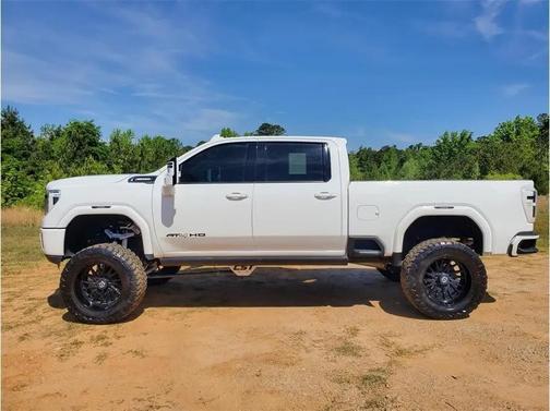 White 2022 GMC Sierra 2500 AT4