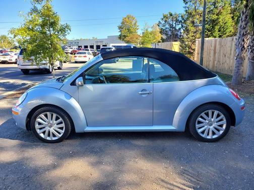 2010 Volkswagen New Beetle Auto