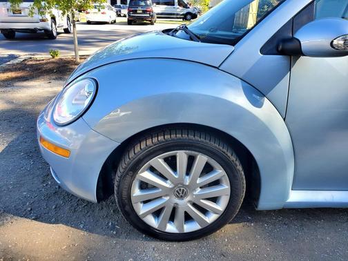 2010 Volkswagen New Beetle Auto