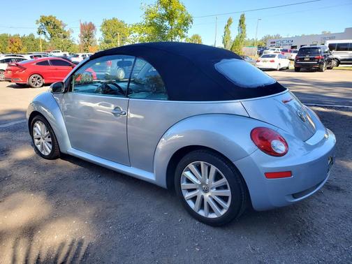 2010 Volkswagen New Beetle Auto