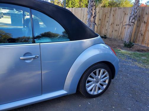 2010 Volkswagen New Beetle Auto