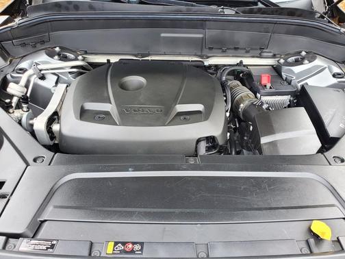 2018 Volvo XC90 T6 Momentum