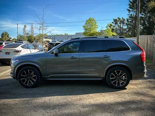 2019 Volvo XC90 T6 Momentum