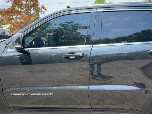 Black 2014 Jeep Grand Cherokee SRT