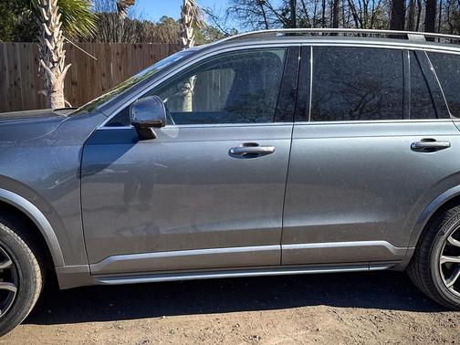 2016 Volvo XC90 T6 Momentum