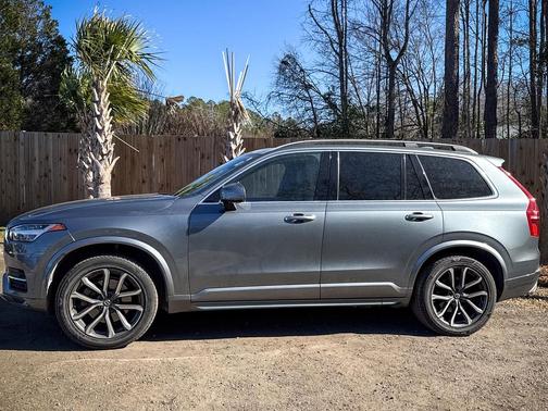 2016 Volvo XC90 T6 Momentum