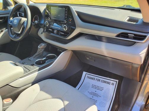 2021 Toyota Highlander LE