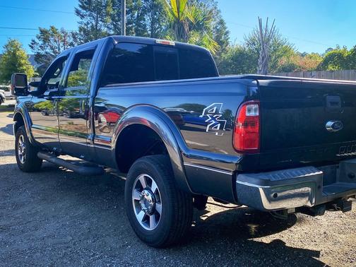 2015 Ford F-250 4WD Crew Cab 172'' Lariat