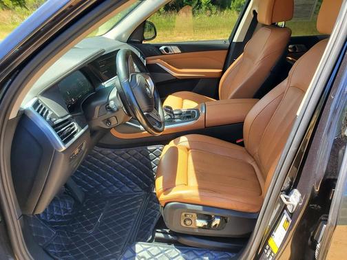 Gray 2021 BMW X7 xDrive40i