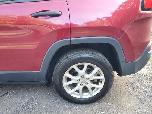 2016 Jeep Cherokee Sport