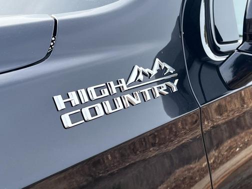 2023 Chevrolet Suburban 4WD Duramax Diesel High Country