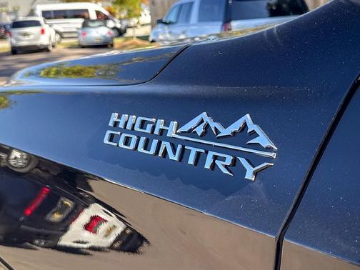 2023 Chevrolet Suburban 4WD Duramax Diesel High Country